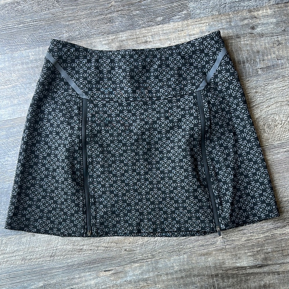 Title Nine Black and Gray Patterned Mini Skirt